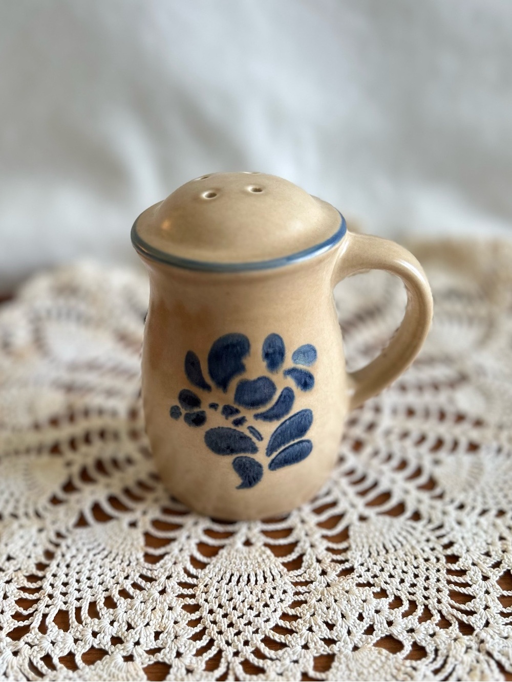Pfaltzgraff Folk Art 056
Stovetop Spice Shaker 5" w/ Handle - Stopper Included